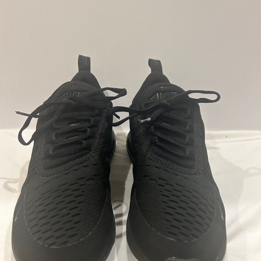 Nike Air 270 size 7.5 very good condition. Minimal wear